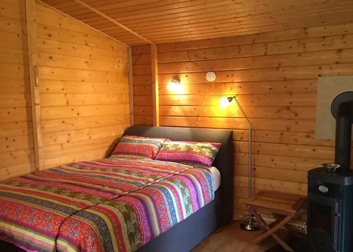度假居 Romantic Wooden Lodge,sauna,schwimmteich,alleinstehend,absolut Ruhig